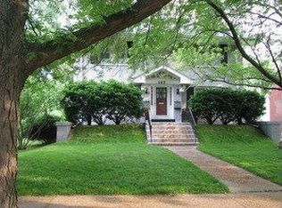 147 Lawton Rd, Riverside, IL 60546