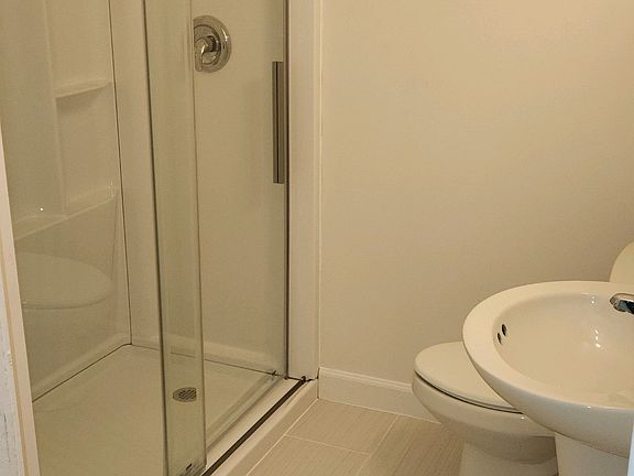 5th image of 822 S 49th Ave