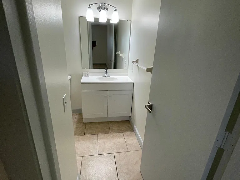 Enter the master bathroom...