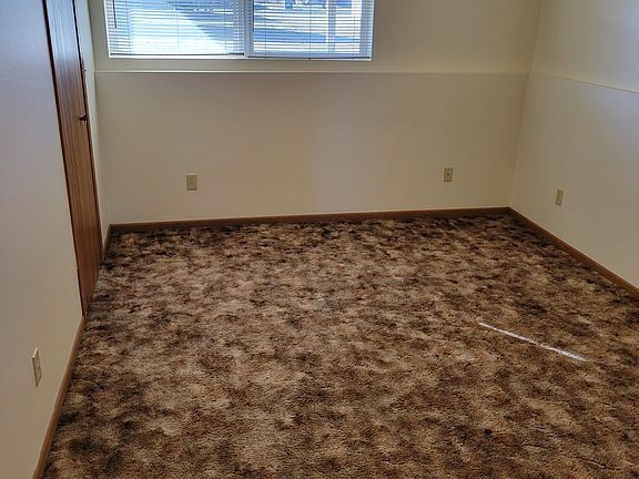 5th image of 104 Rosewood Ln N