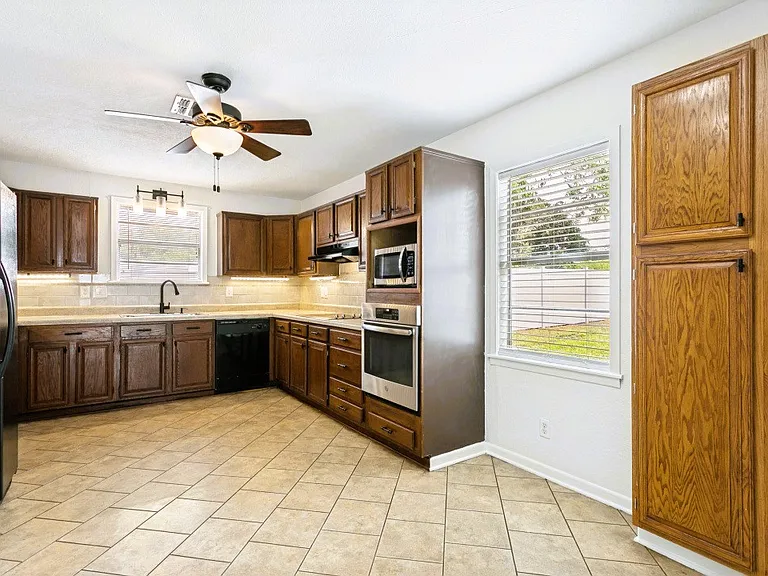 4407 Sun Vista Ln — Photo 11