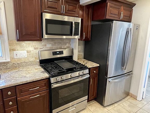5th image of 1920 Larchwood Dr