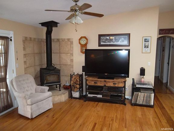 4th image of 1352 Patricia Dr