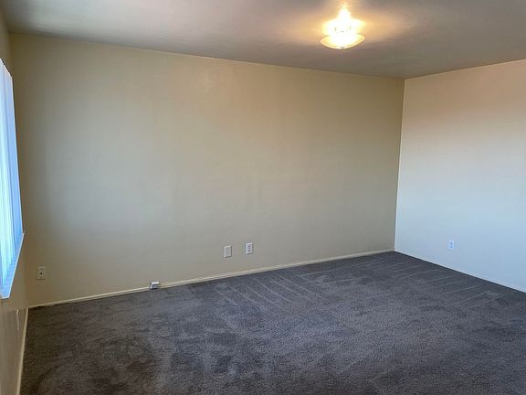 5th image of 4016-24 Winona Ave #4020-1/2