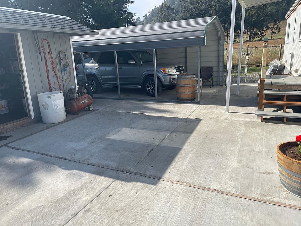 2nd image of 127 Metropolitan Heights Rd