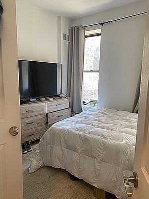 3rd image of 328 W 53rd St Floor 6