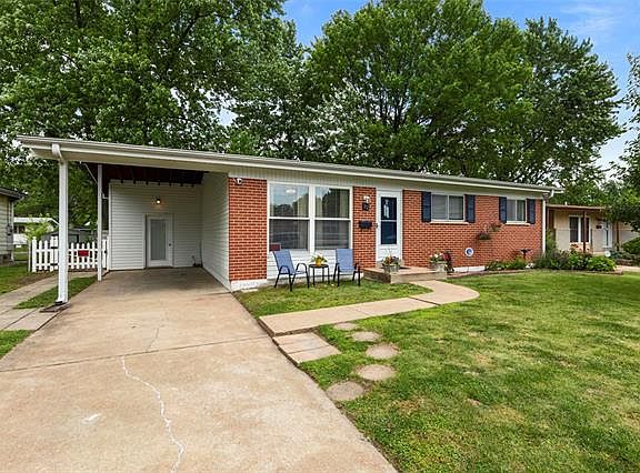2nd image of 22 Olvera Cir