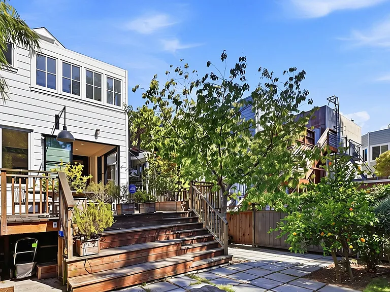 2570 Folsom St — Photo 34