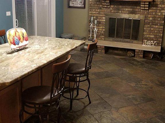 Eating area w/ Fireplace
