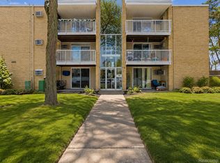 4905 Crooks Rd, Royal Oak, MI 48073