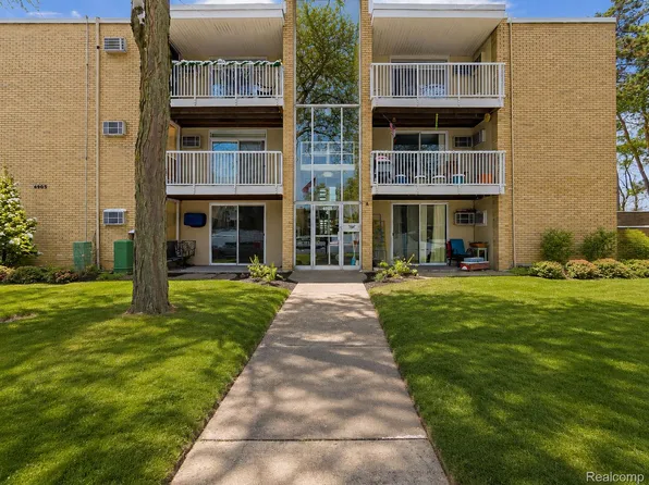 4905 Crooks Rd, Royal Oak, MI 48073