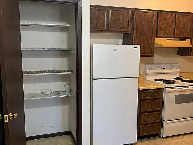 290 Apple Tree Ct #8 — Photo 2
