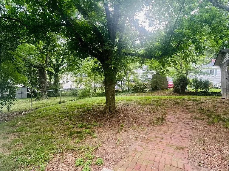 505 Ross Ave — Photo 12
