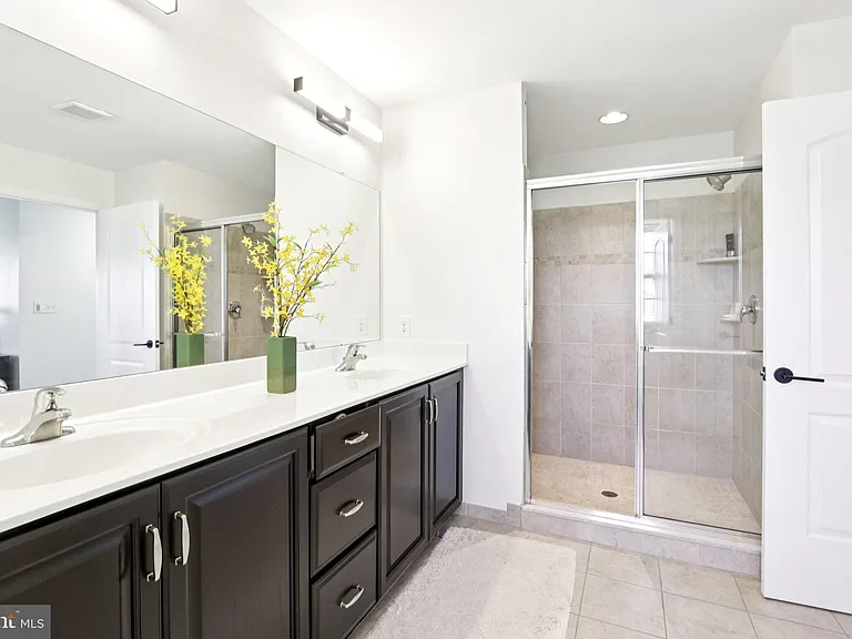 1035 Thorndale Dr — Photo 30