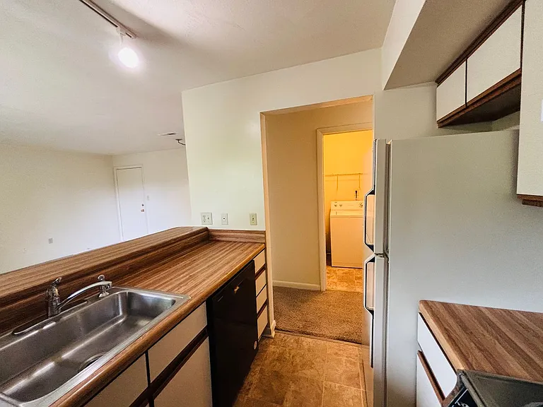 844 Claytor Sq — Photo 6