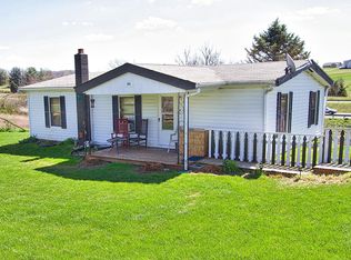 1689 Mud Pike Rd, Christiansburg, VA 24073