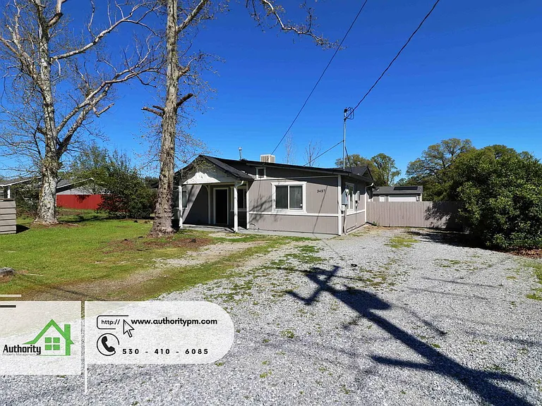 3457 Charles St — Photo 2