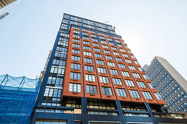 Rented by Greystar | media 16