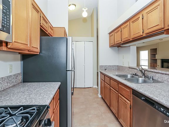 2nd image of 3921 Broken Oak Ln