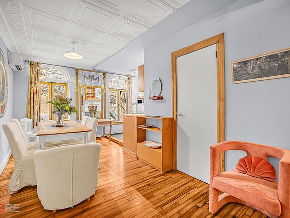 3rd image of 431 E 6th St APT 2