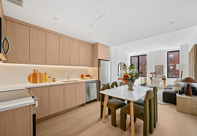 645 Park Pl #8D — Photo 1