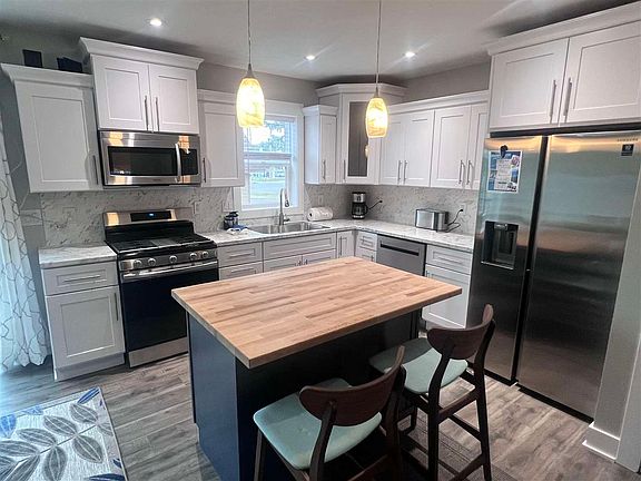 3rd image of 710 Water St