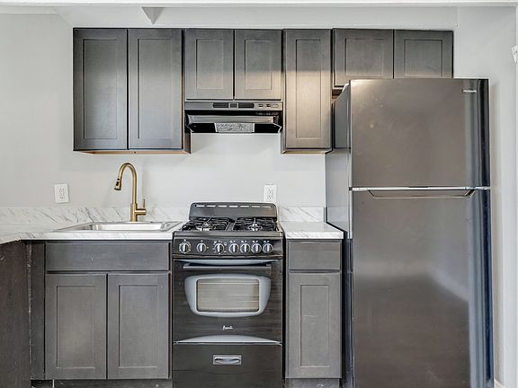 3rd image of 6780 Blakemore St APT B1