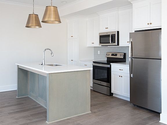 2nd image of 7943 Greystone St