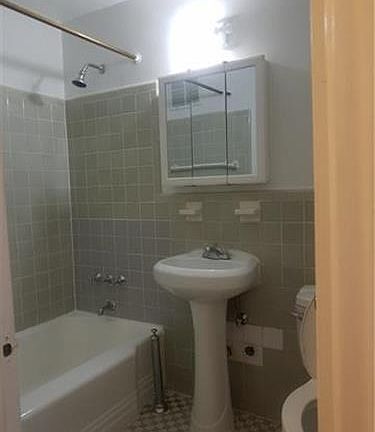5th image of 500 Riverdale Ave APT 6D