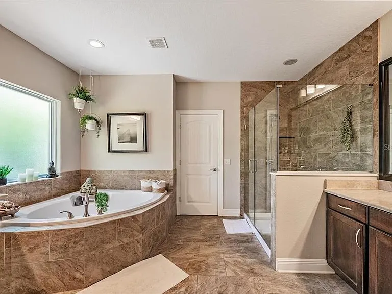3007 W Palmira Ave — Photo 25