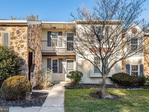 257 Valley Stream Ln, Chesterbrook, PA 19087