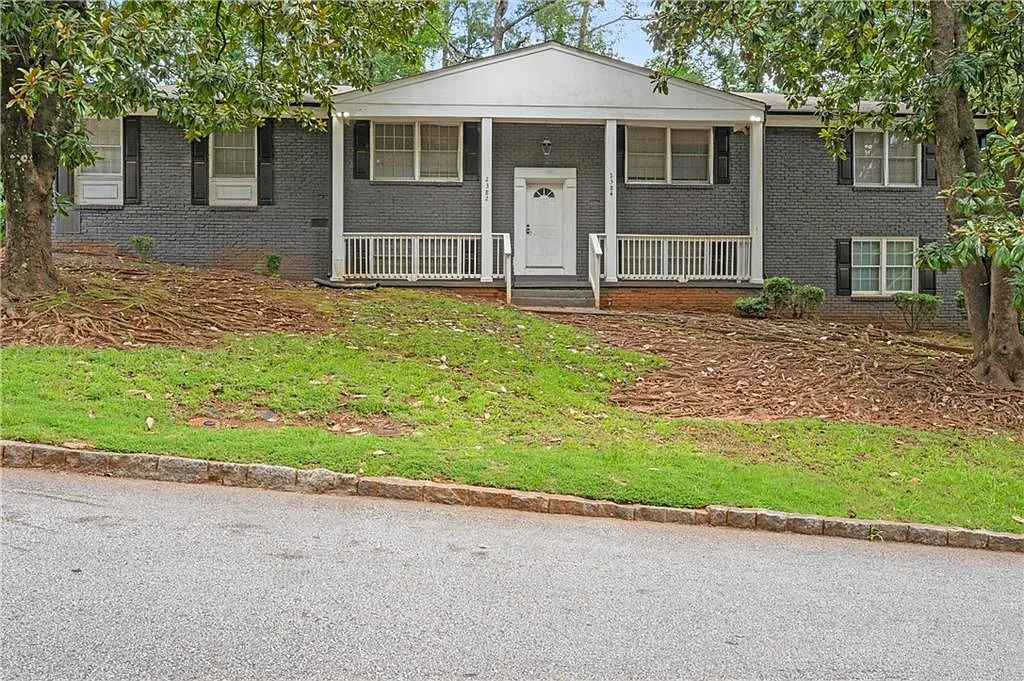 3 bed, 2.0 bath, 1300 sqft, $2,000 — Photo 1