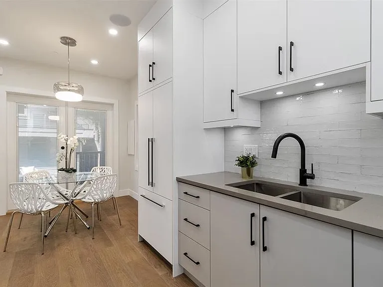 1417 E 10th Ave — Photo 11