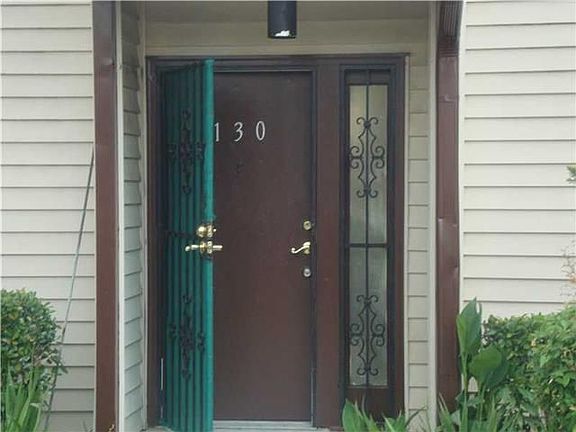 2nd image of 3522 Vespasian St #130