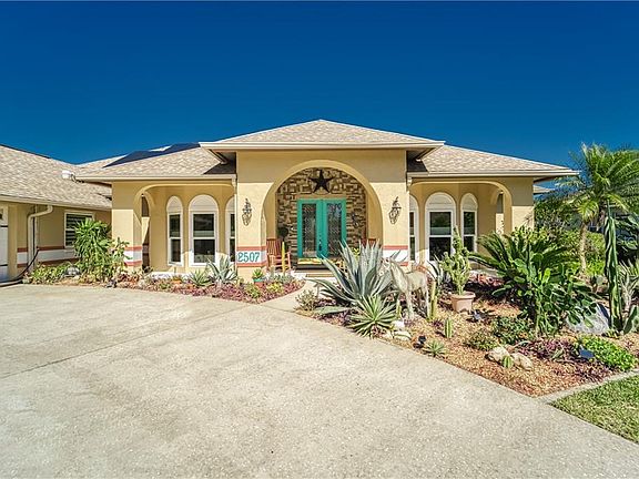 4th image of 2507 Clubhouse Dr