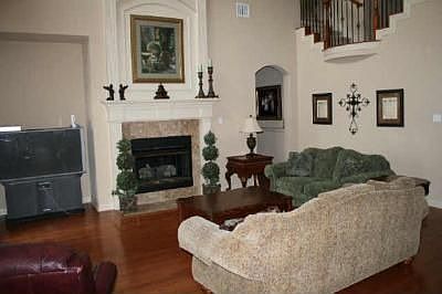 3rd image of 829 Oxford Ct