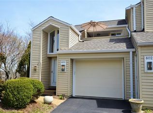 600 Highview Circle Dr, Ballwin, MO 63021