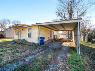 71 E Olney St, Chouteau, OK 74337