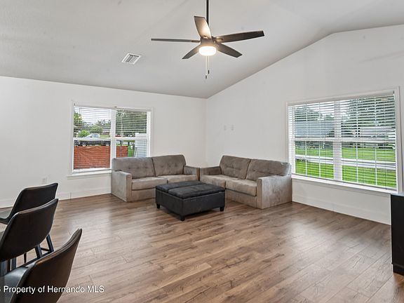3rd image of 3294 Beaver Ave