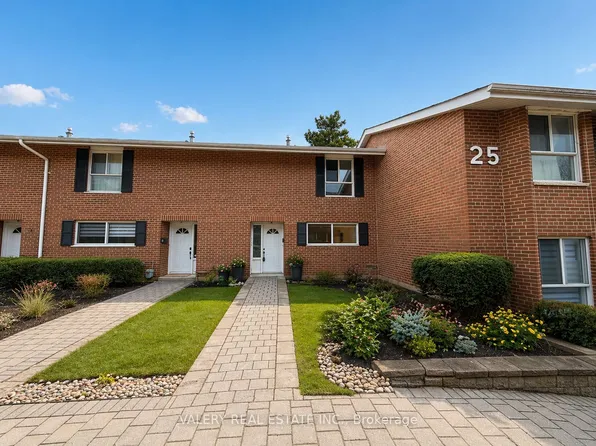 25 Romfield Circuit #4, Markham, ON L3T 3H4