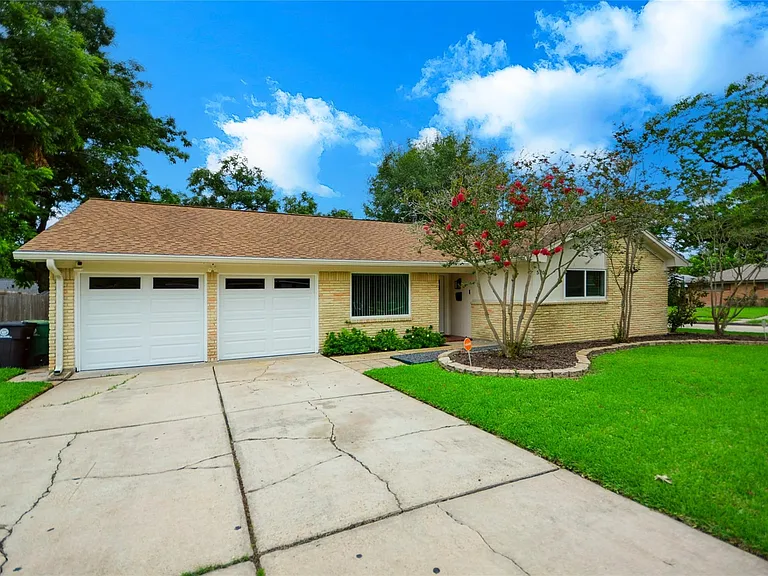 5502 Effingham Dr — Photo 2