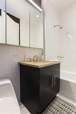 Sold by (Legacy) Elegran | media 14