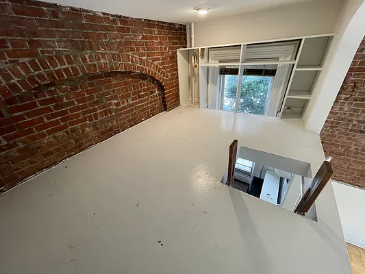 Rented by R New York | media 9