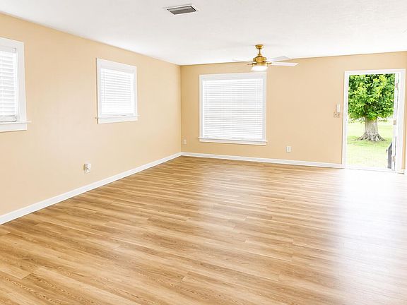 4th image of 3095 NW 36th Street