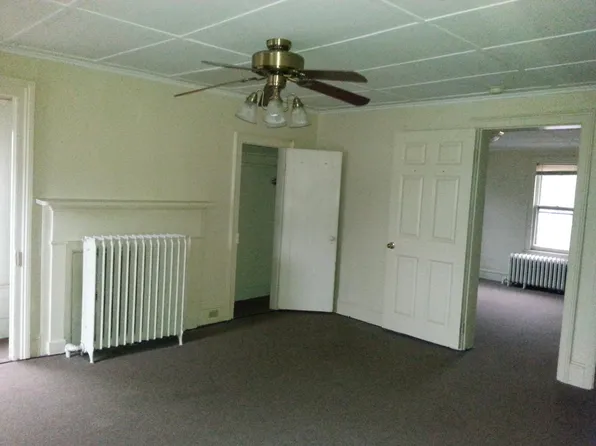 24 N Franklin St APT 4, Athens, NY 12015