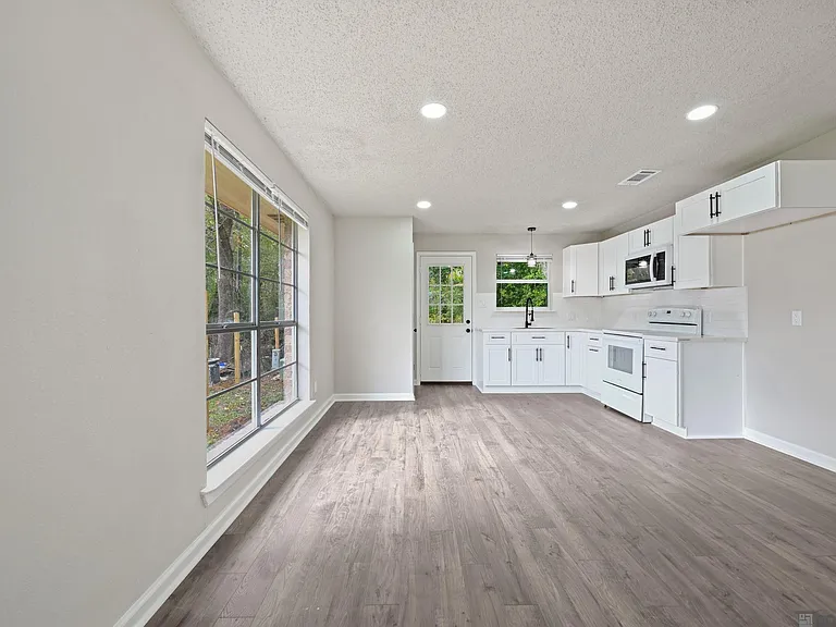 8724 Metairie Dr — Photo 16