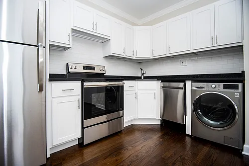 3345 N Marshfield Ave #302 Photo 1