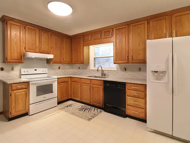 7101 Rollins Rd — Photo 11