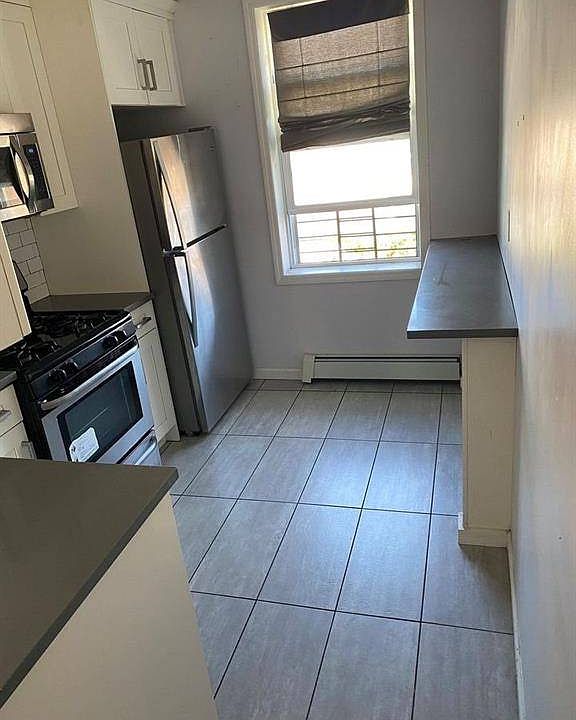 2nd image of 949 E 89th St