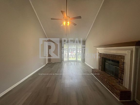 3rd image of 160 N Springs Ct